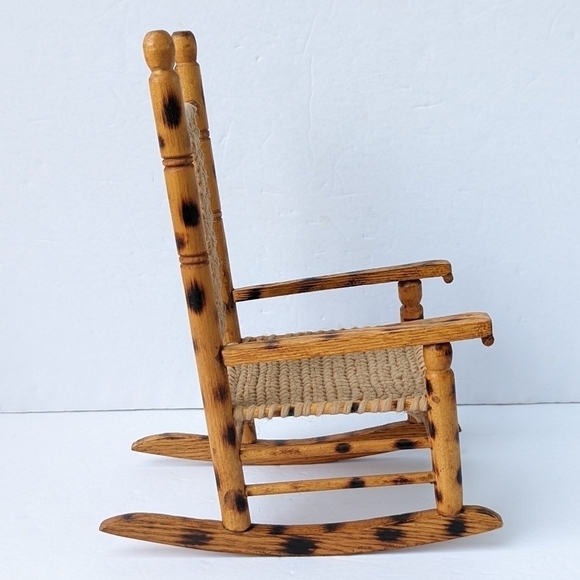 Vintage doll rocking chair - Picture 5 of 7